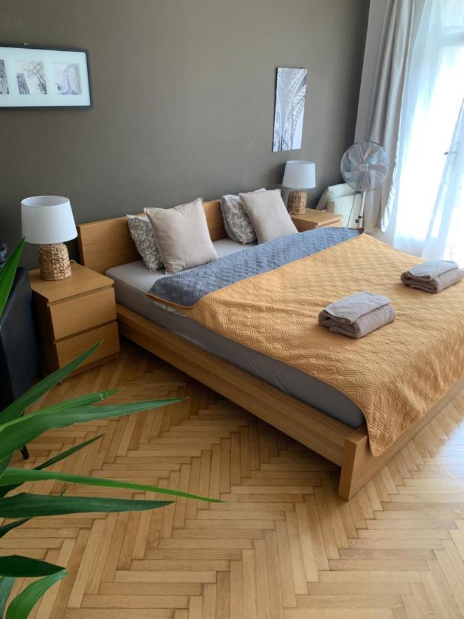 Apartamento Anenska By Charles Bridge 2 Praga Exterior foto